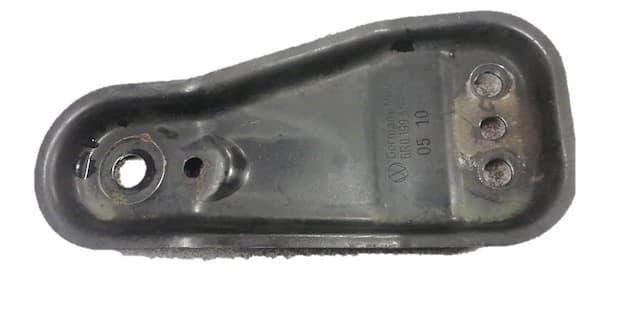 Б/В Кронштейн кріплення праве vw polo v 6r 6r1823633 оригінал