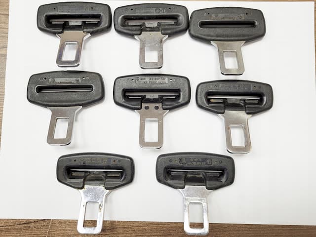 Б/В Закривач панелі скоба заглушка vw golf passat seat ibiza audi a3 a4 a6 juke оригінал