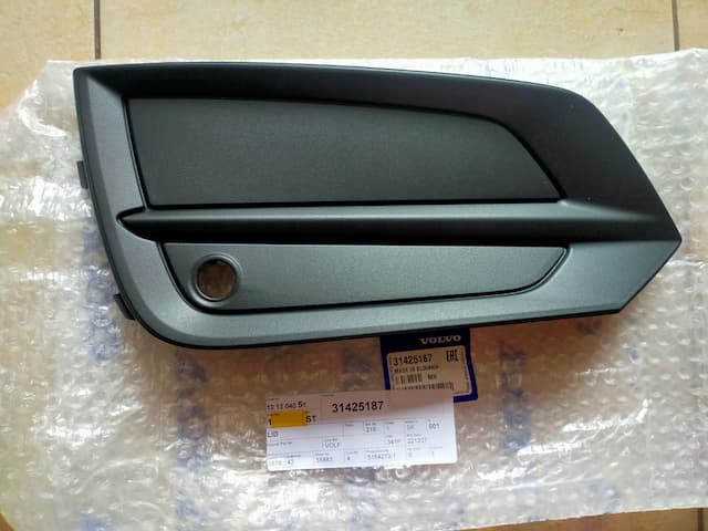 Volvo xc60 2 - решетка в бампер правая левая датчик парковки 31425187 31425188 - новая запчасть оригинал