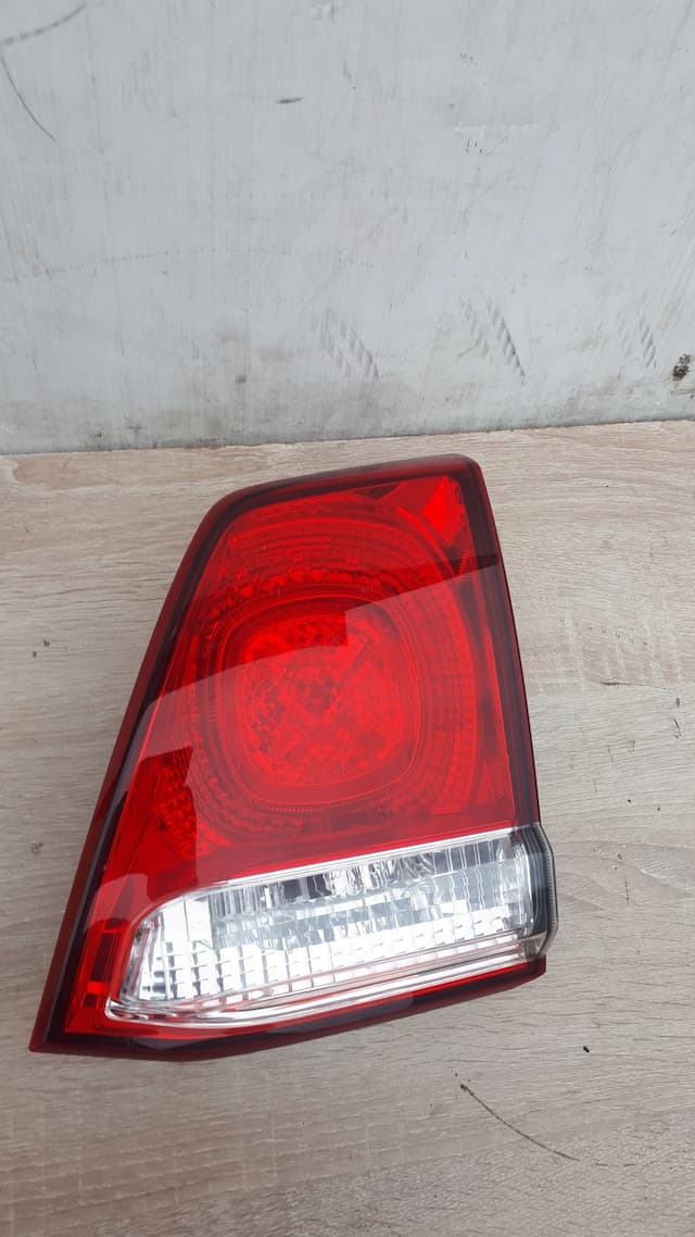Б/В Toyota land cruiser 200 фонарь задний правый в кришці оригінал