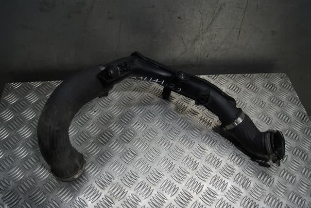 Б/У Патрубком воздухозаборник vw audi 2.0 tdi 5n0145770a оригинал