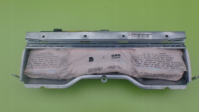 Б/В Подушка в коліна mercedes c w204 2048602002 оригінал