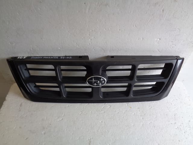 Б/У Решетка subaru forester 97-02r оригинал