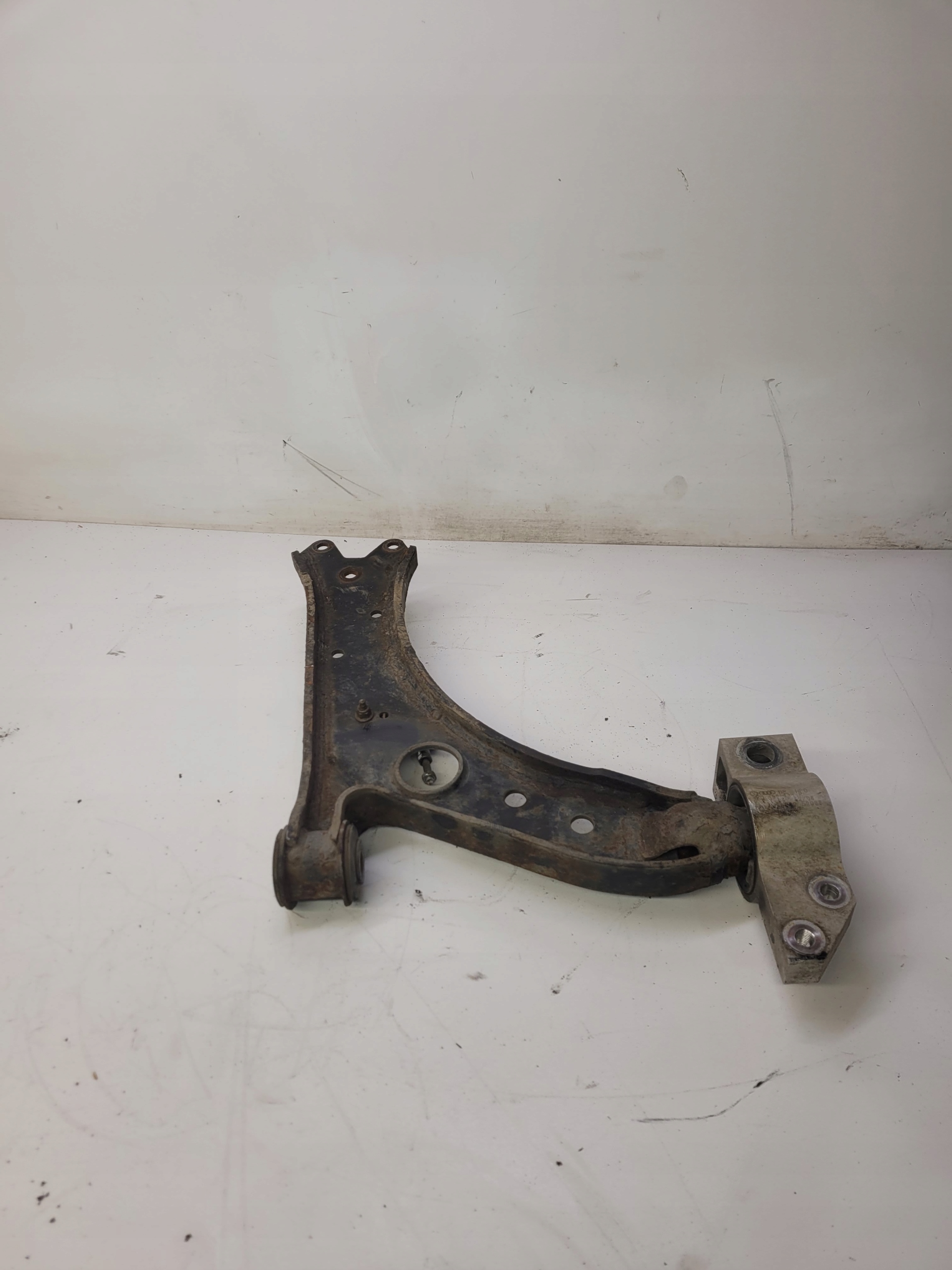 Б/В Важель передній лівий audi a3 8p vw seat 1k0407189e оригінал