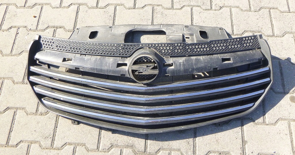 Б/В Opel vivaro b решітка 623105615r оригінал