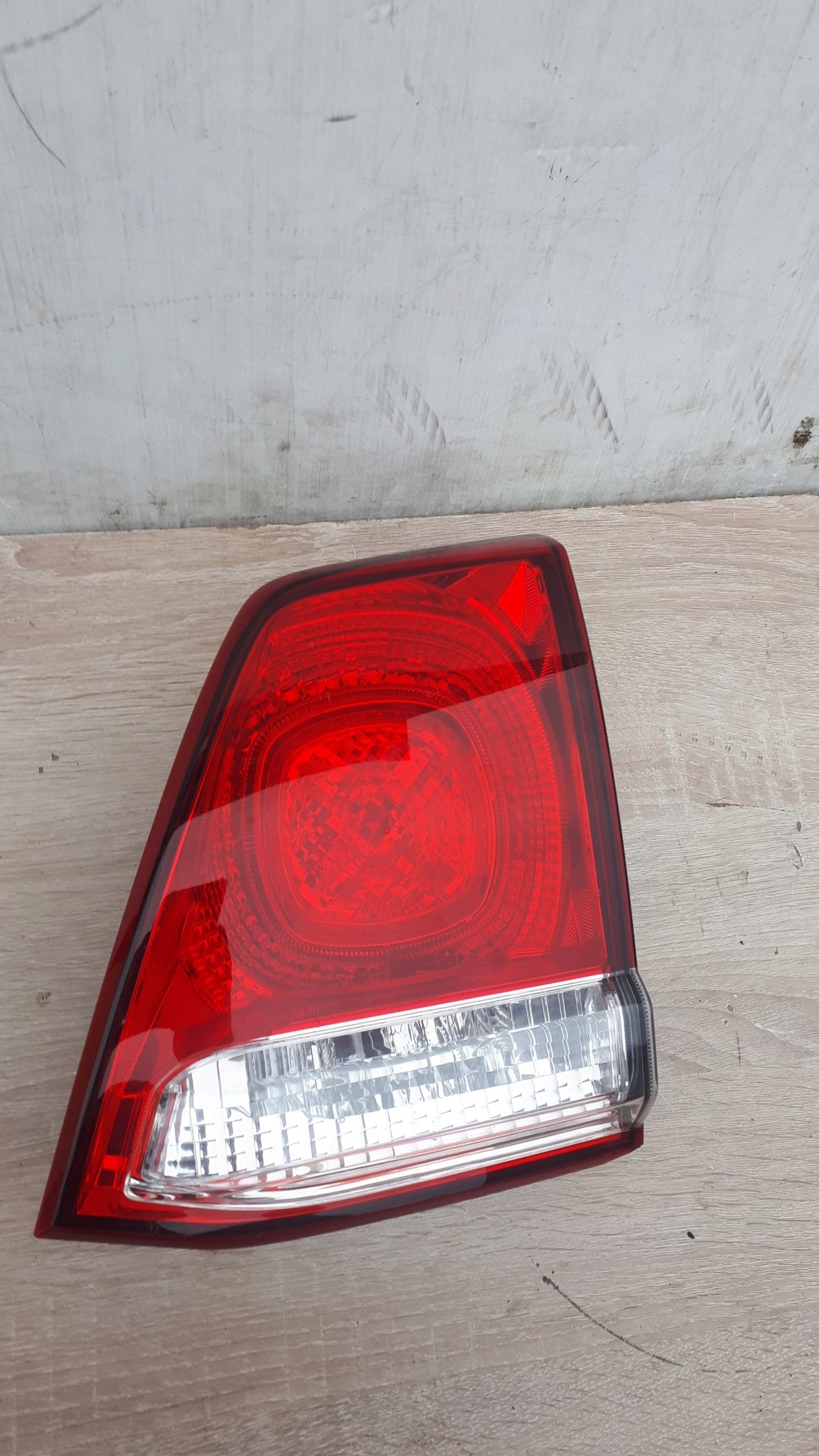 Б/В Toyota land cruiser 200 фонарь задний правый в кришці оригінал