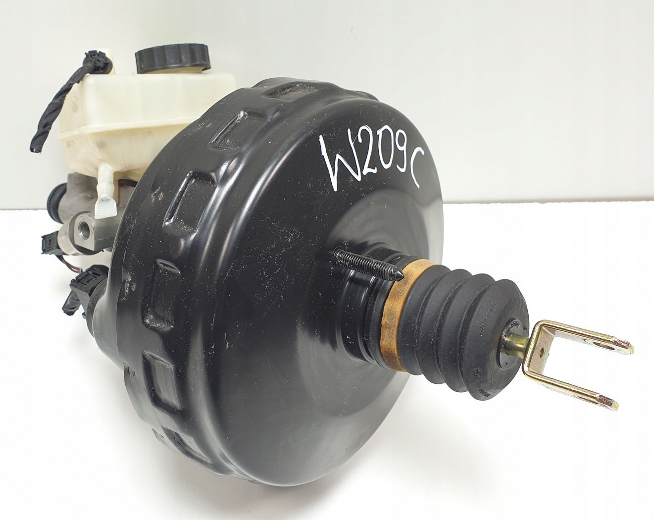 Б/У Насос вакуумный mercedes w209 2. v6 a0054304830 оригинал