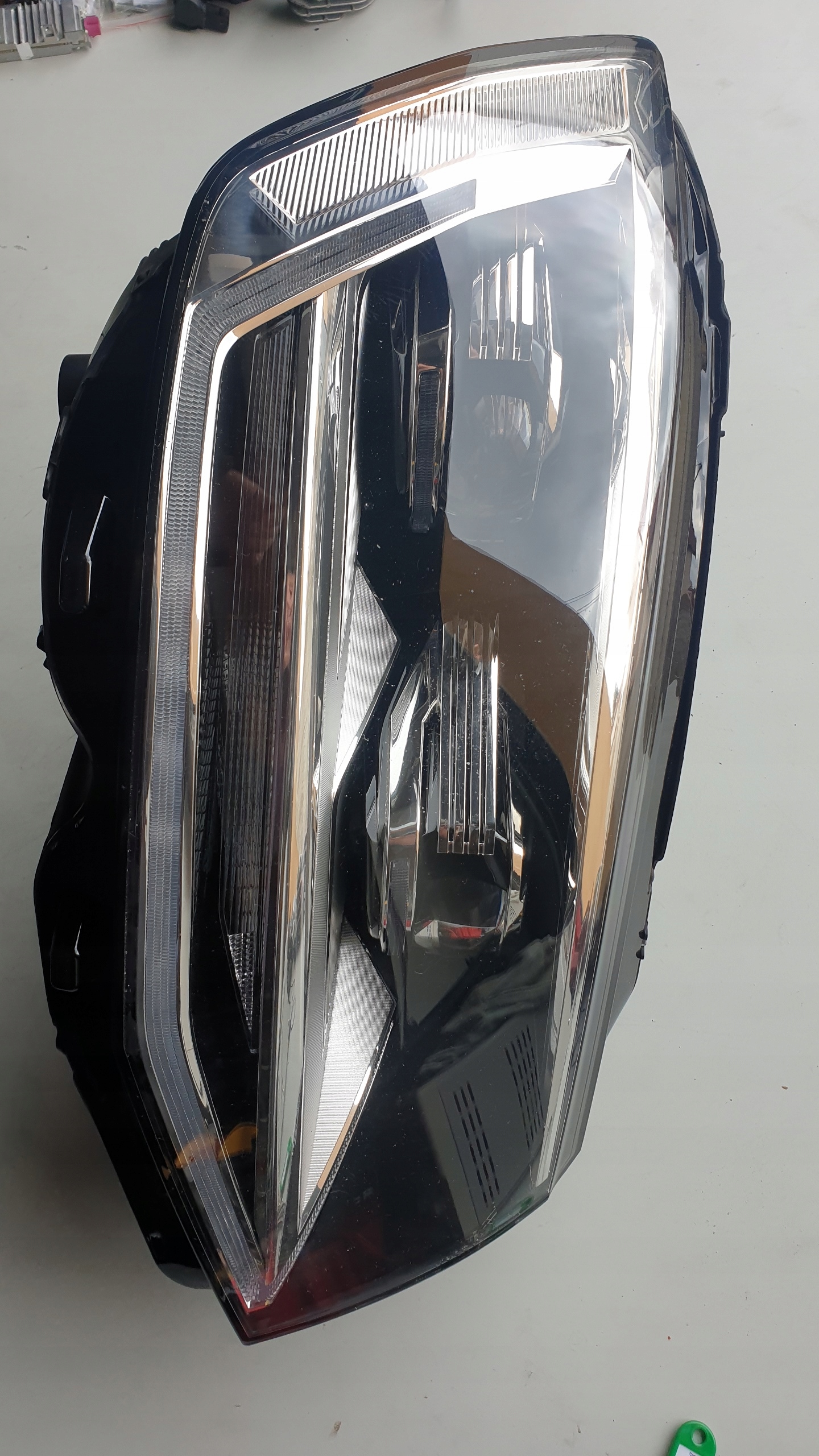 Б/У Правая ful led подсветка vw multivan t6 7e1941036a разборка оригинал