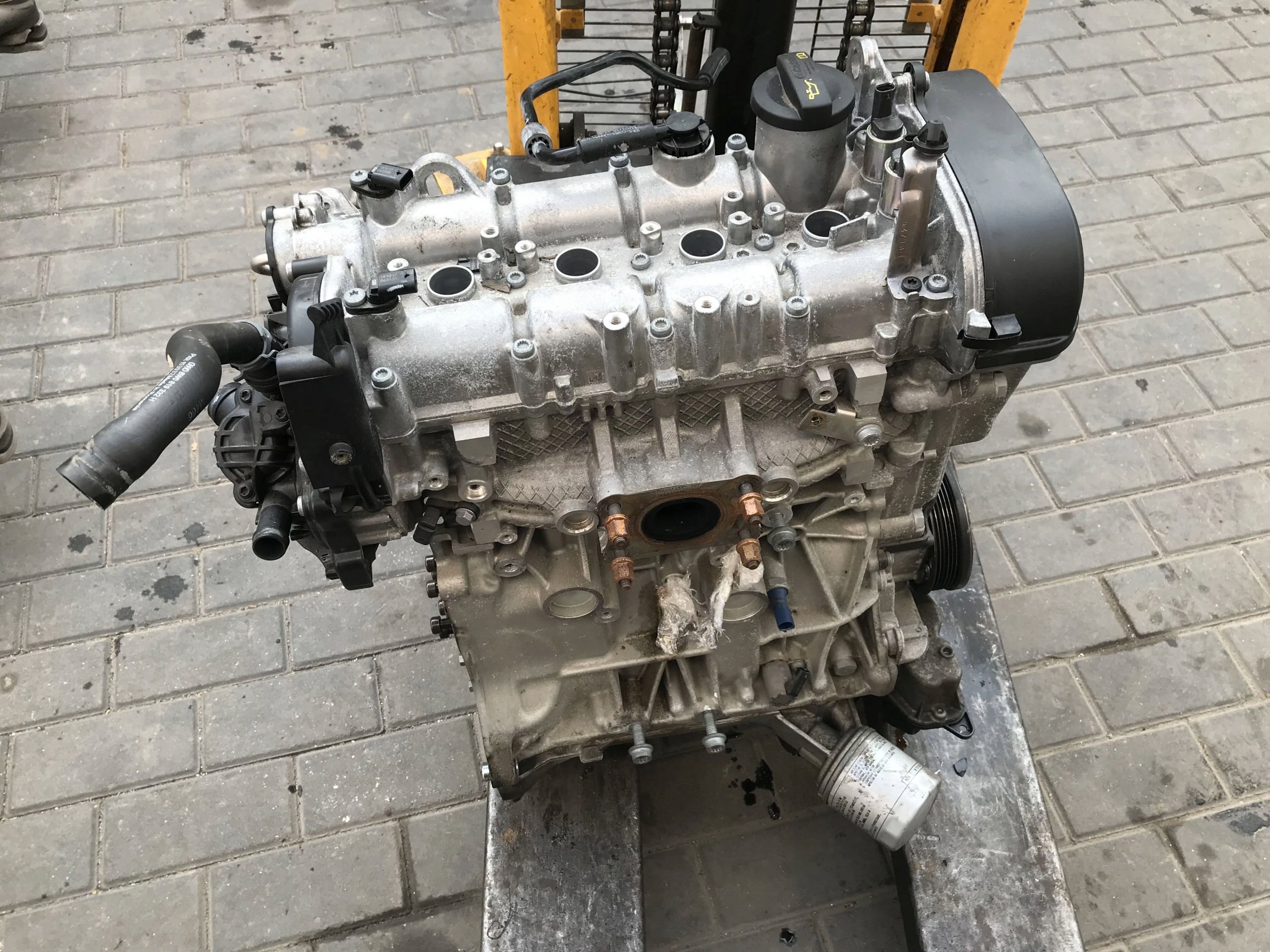 Б/У Блок двигателя двигатель a4 b9 8w 15- 1.4 tfsi cvna оригинал