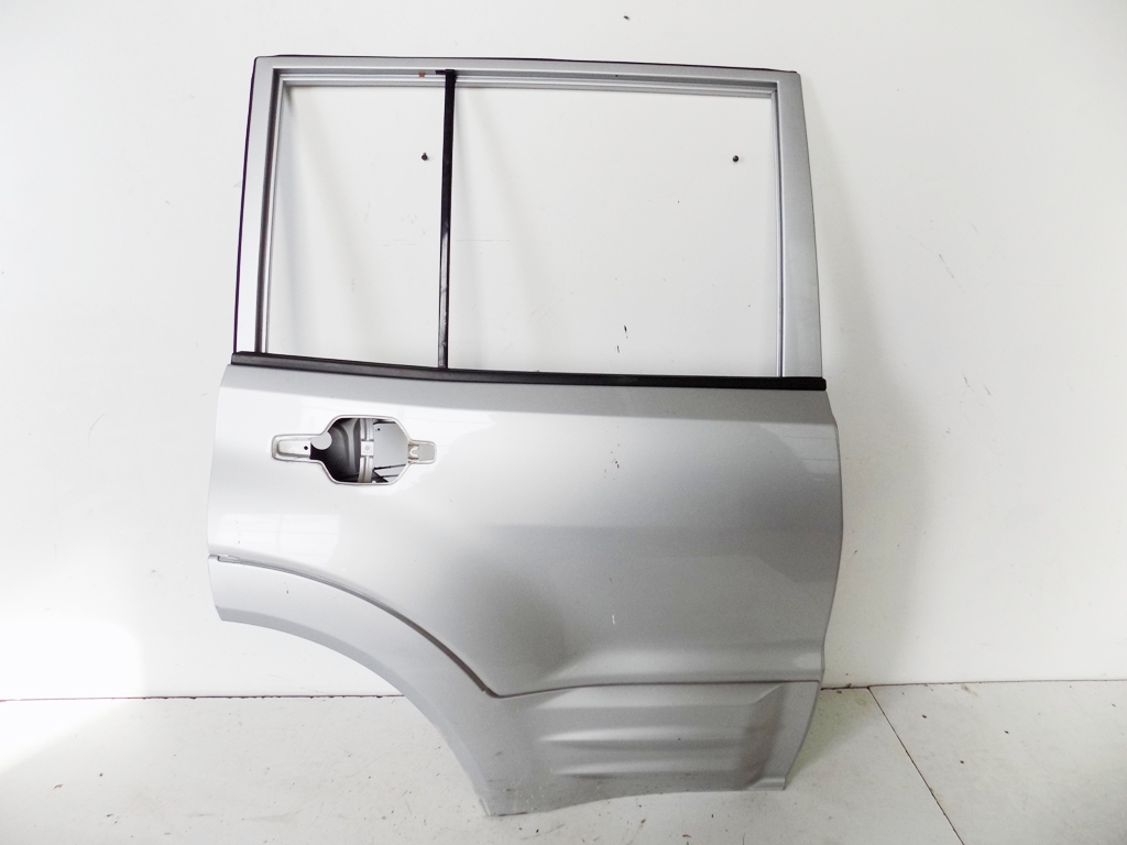 Б/В Mitsubishi pajero 3 2001 рік a69 5 дверей двері праві задні оригінал