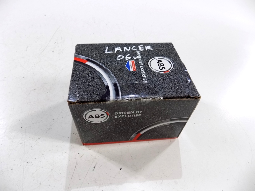 Б/В Mitsubishi lancer vii 06r колодки гальмівне зад оригінал
