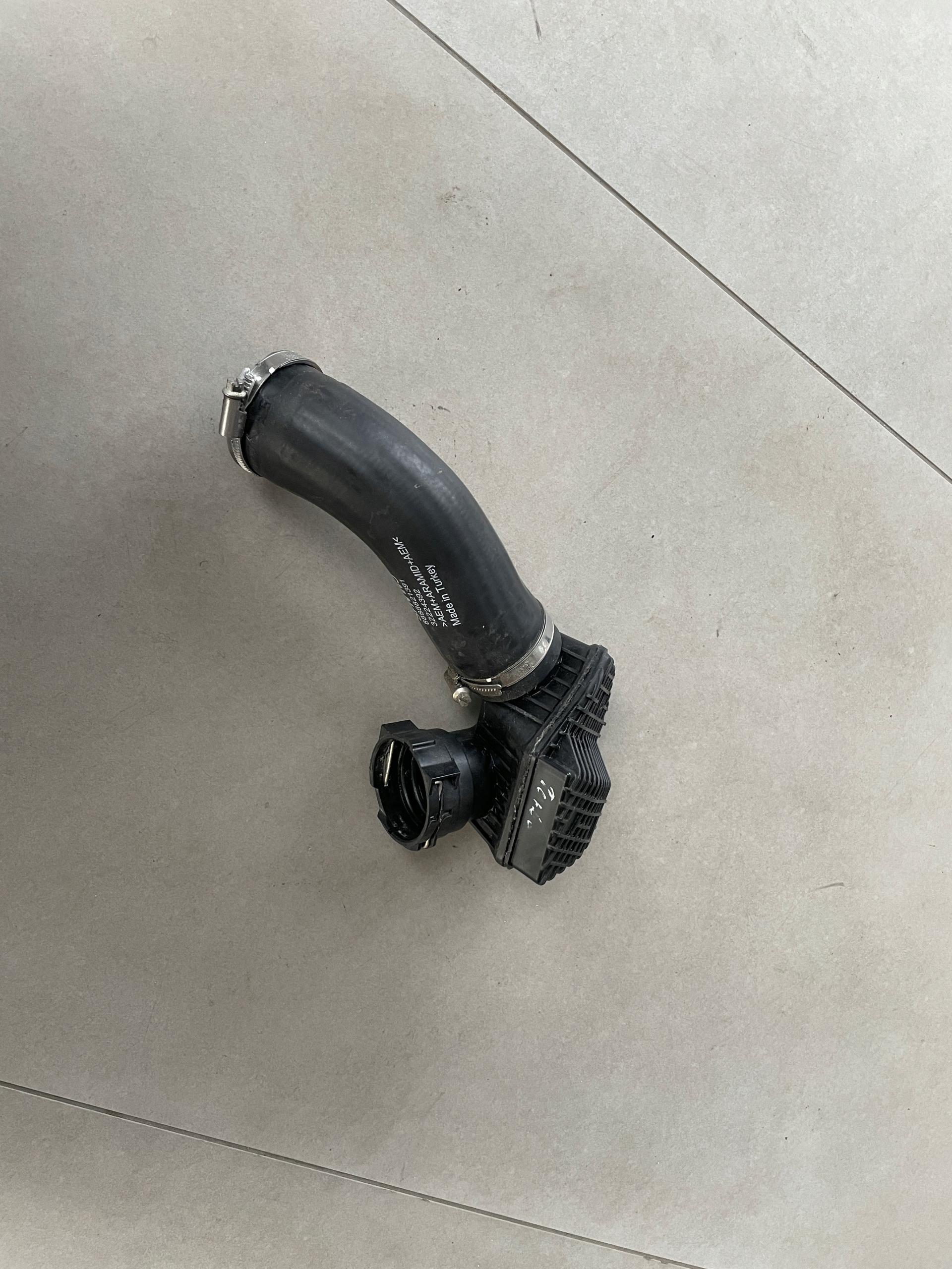 Б/У Трубка интеркулера plug-в volvo xc40 32224392 оригинал